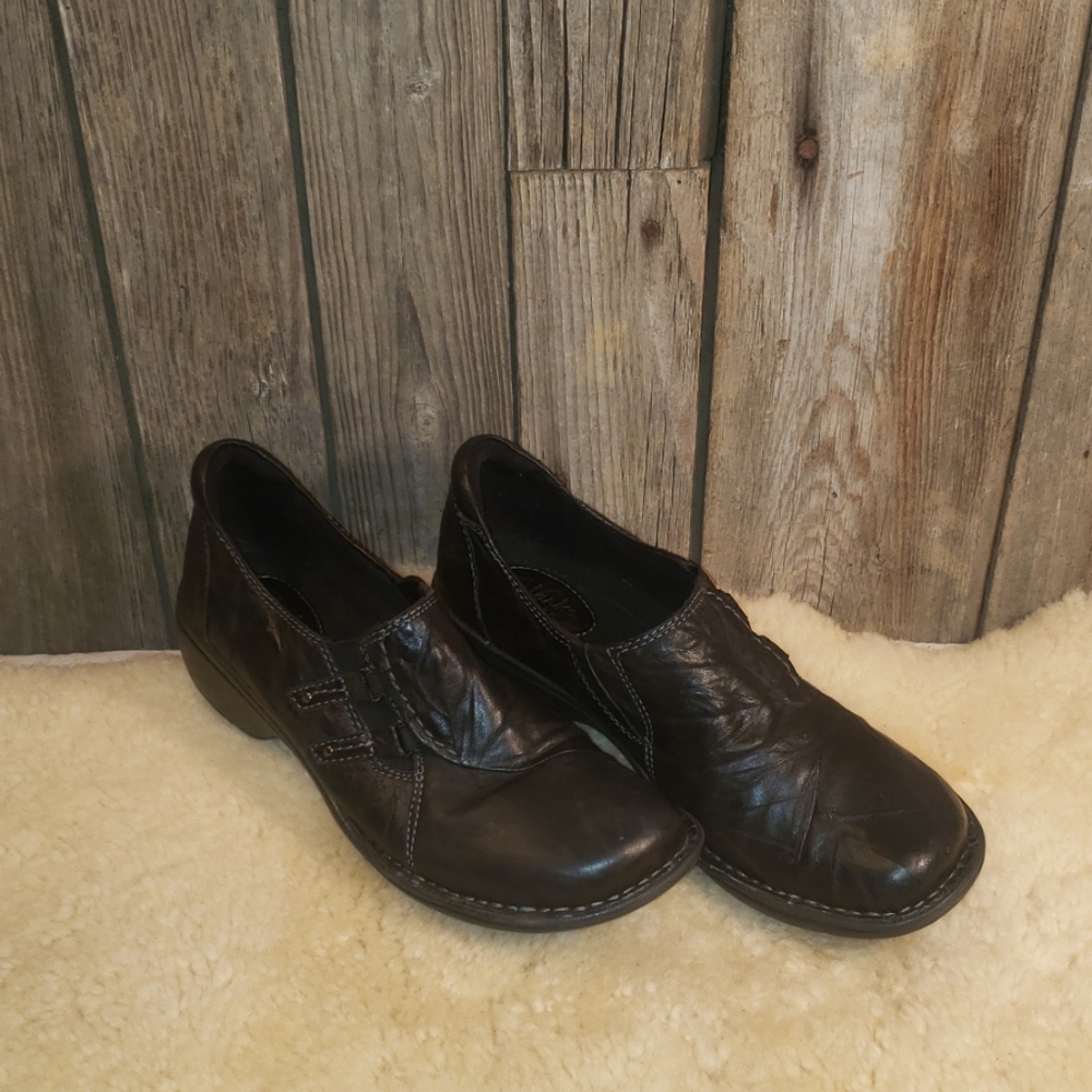 Clark's black leather slip on shoes size 8
